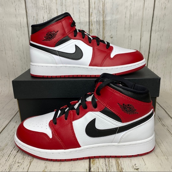 NEW Air Jordan mid Chicago white heel red black